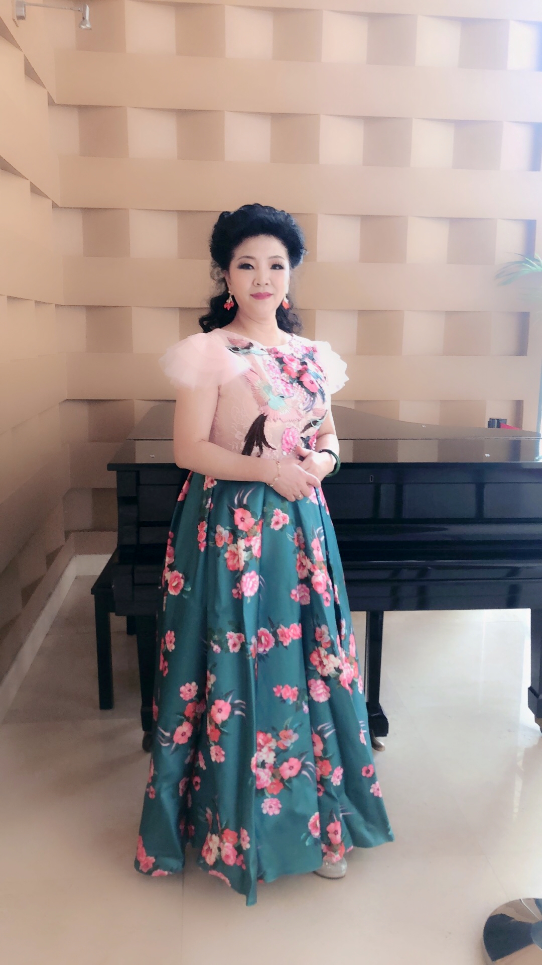 日前,天津女中音歌唱家丰珊珊老师受邀录制北京电视台国庆特别节目