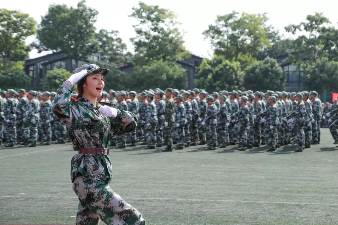 超燃!學院舉行2019級軍訓彙報表演暨開學典禮(內含視頻)