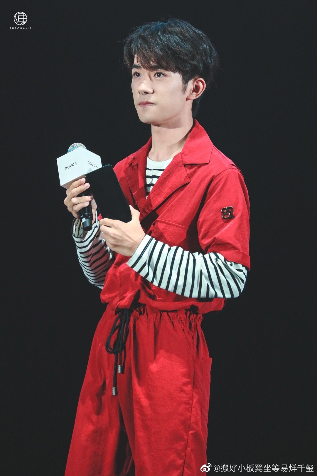 易烊千玺帅气九宫格图集青春活力的少年烊