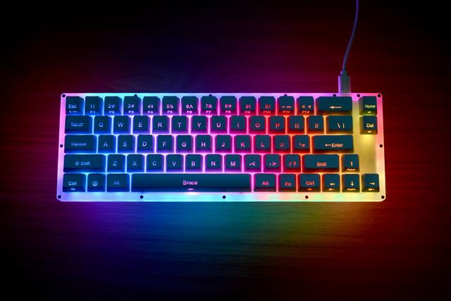 奇葩构想让键盘成为发光体它是全新琉璃机械键盘