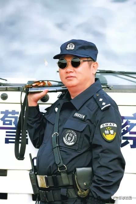 从警25年这位凉山的戒毒所所长至今体内仍有两颗铅弹