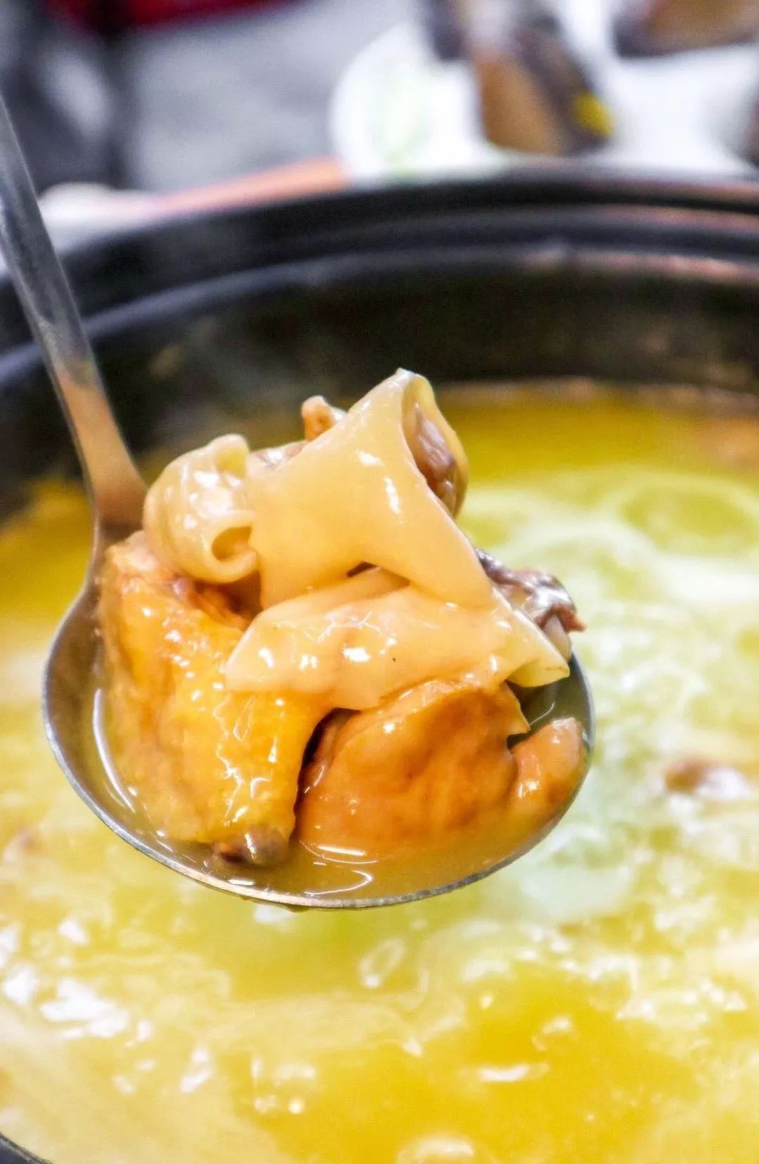 4折风靡香港的金汤花胶鸡来了一口润过skii