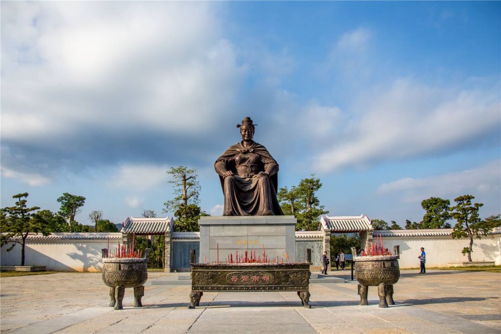 冼太故里文化旅游区,内有丁村冼夫人故居遗址,隋谯国夫人冼氏墓