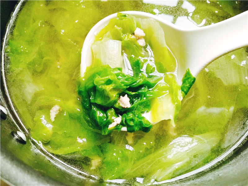 生菜肉末汤——食材:生菜,猪肉,油盐,鸡精,料酒,高汤做法:①猪肉