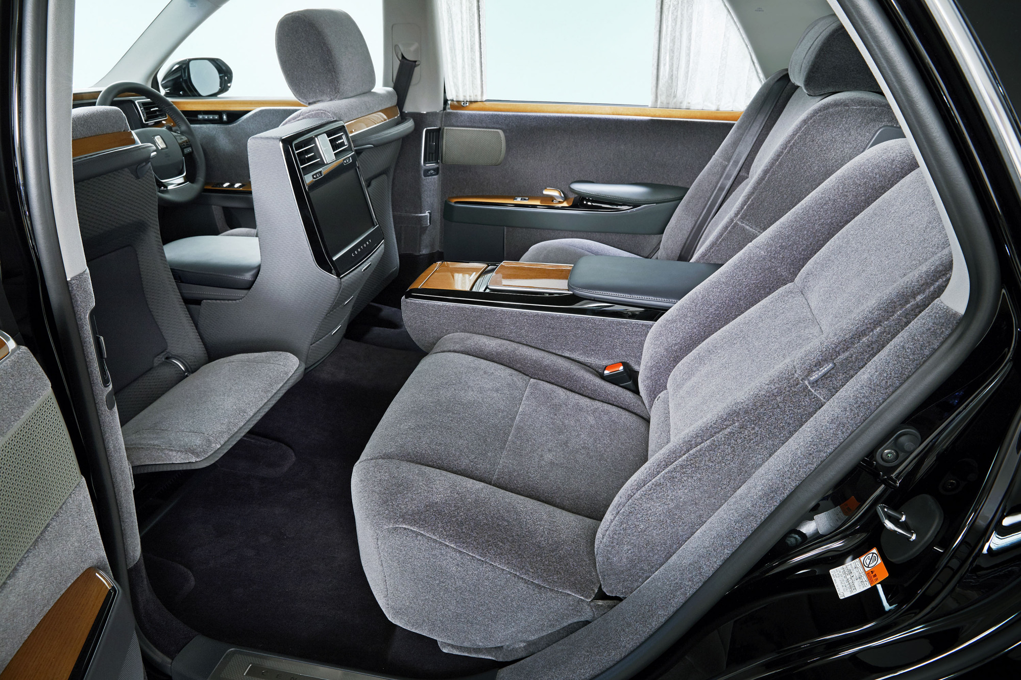 日本皇室御用丰田世纪敞篷版阅兵车亮相和红旗比怎么样