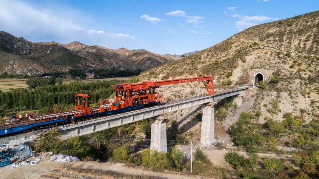 焦点关注全国最大规模京通铁路既有线换梁施工胜利完成献礼国庆