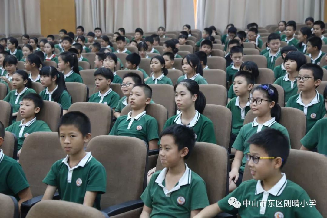 东区朗晴小学六年级开展阳光校园