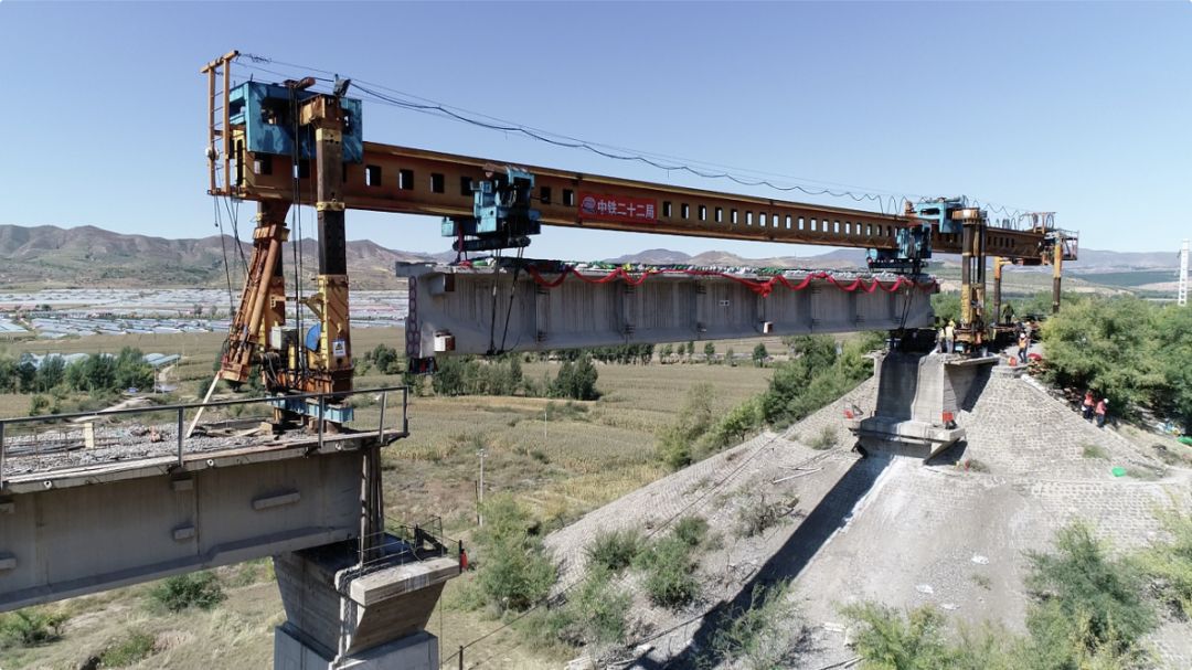 焦点关注全国最大规模京通铁路既有线换梁施工胜利完成献礼国庆