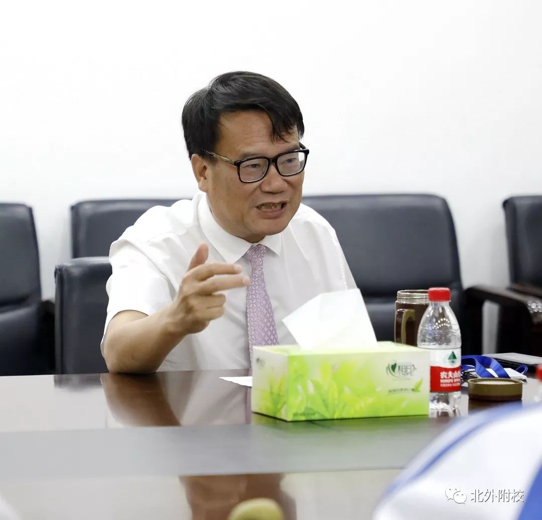 鲜衣怒马不负韶华林卫民校长与高二优秀学生代表面对面座谈