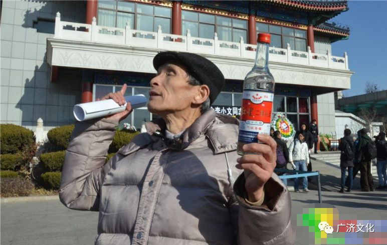 人生百态何秀炳原广济县县联社李老伯家的一瓶老酒