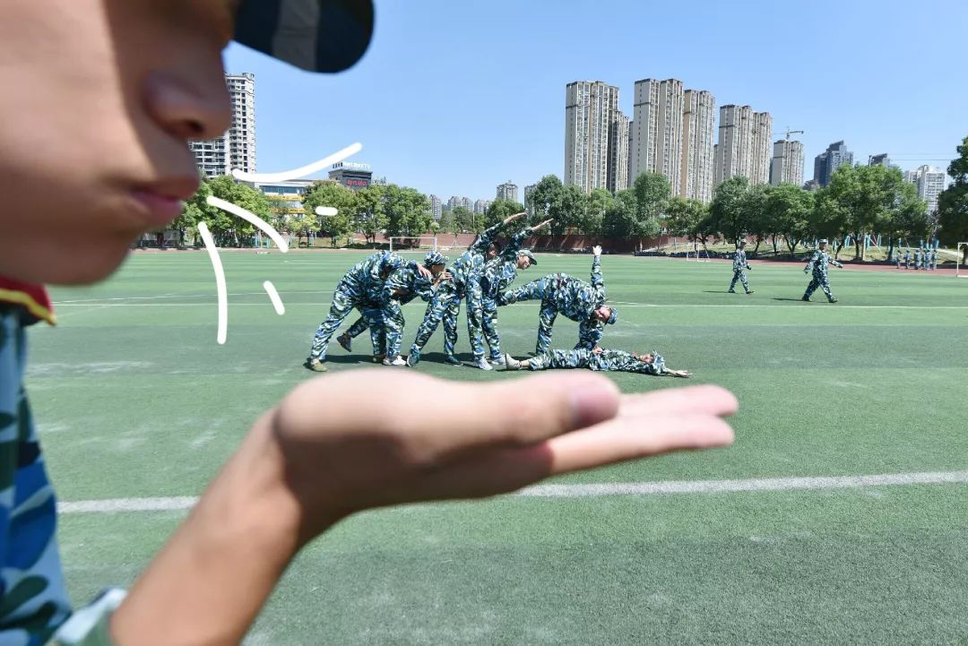 军训创意照青春在迷彩中闪亮