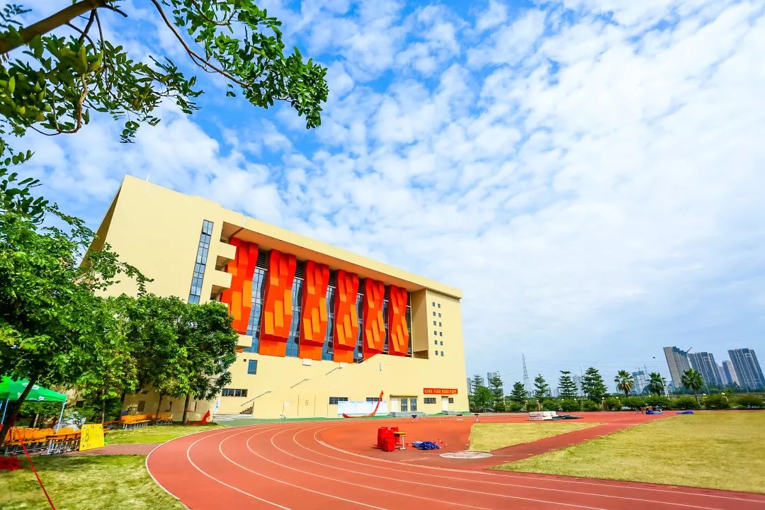 携雏鹰起飞助星火发亮