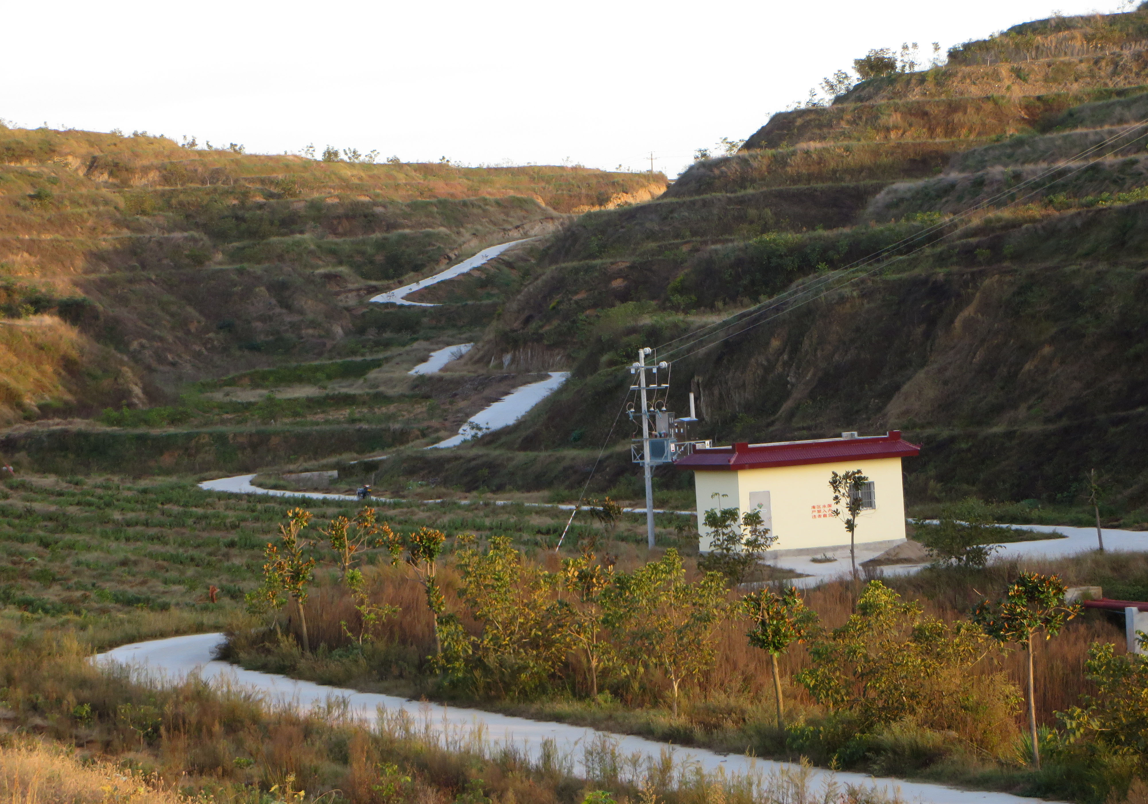 內鄉縣餘關鎮四好農村路帶出好錢景