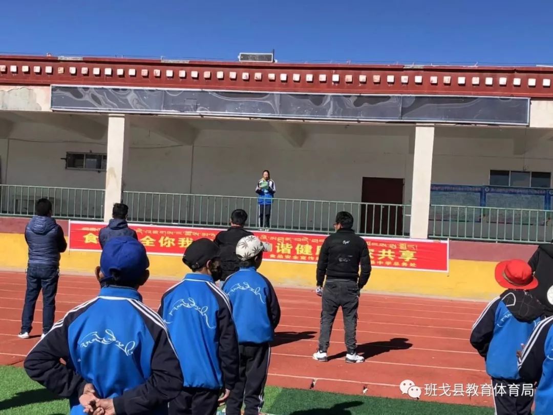 班戈县中学总务处开展食品安全宣传周活动