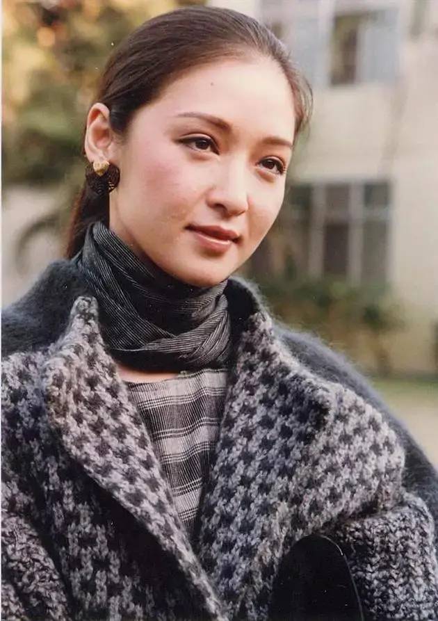 66岁胡茵梦,当红时息影后化身才女,如今依然知性优雅_胡因梦
