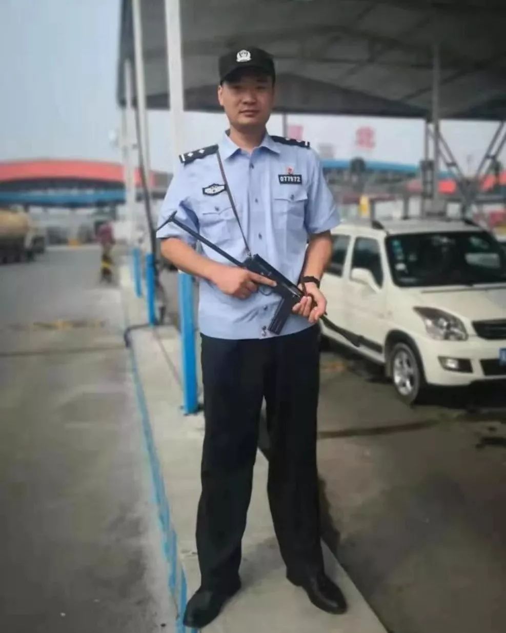 在霸州市公安局刑警五中队的办公楼里,常常看到一个一米八的大个儿,他