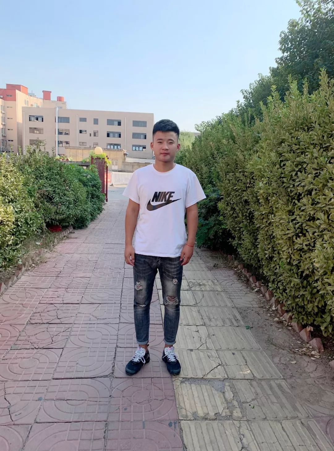 拾金不昧好少年传递交院正能量