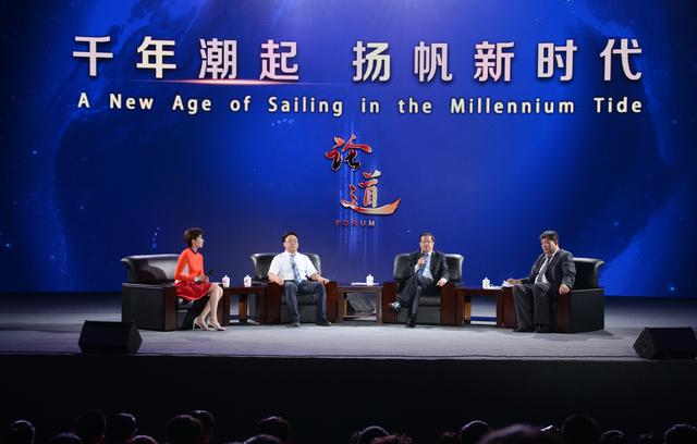 龙永图(中),黄端(右)在节目现场合影9月22日贵州卫视晚22:10,龙永图与