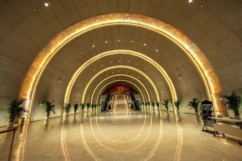 乐的美·公共空间金奖 | 延安大剧院照明工程_建筑