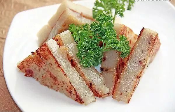 异味, 将糯 米,猪肉,香菇,虾,莲子等辅料拌匀,然后填装入洗好的猪肠中