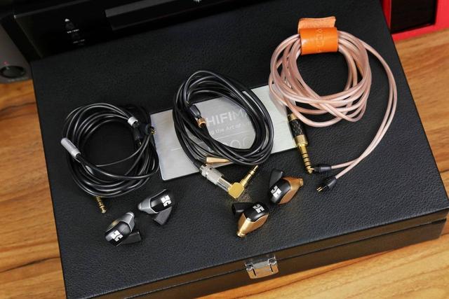 没有金耳朵那就听听旗舰金耳机怎么样hifimanre200024k镀金版