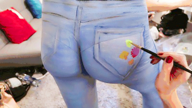 原创她在人皮肤上画衣服他在猪皮上画纹身是残忍还是艺术