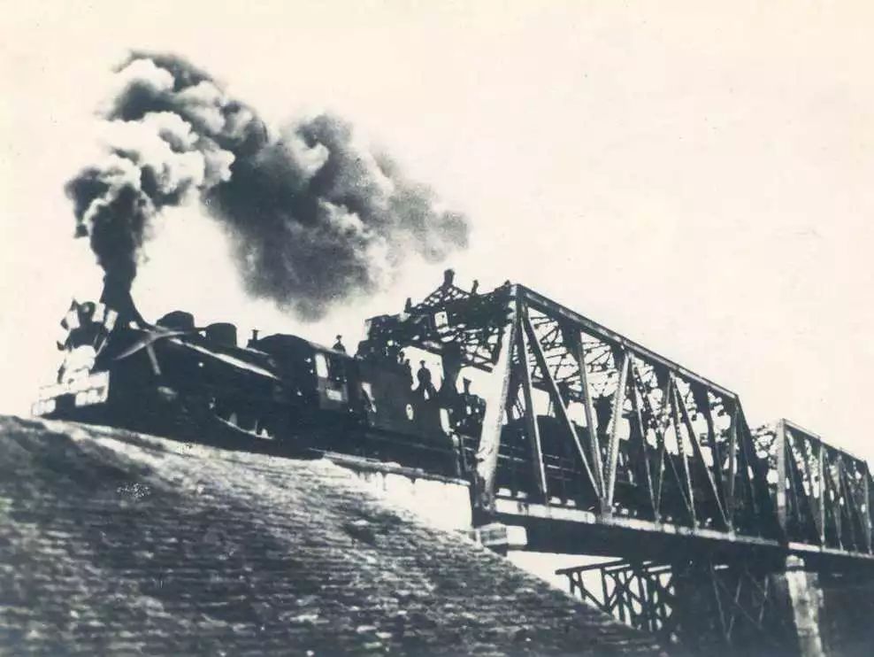 成渝铁路建成通车,新中国成立以来第一条铁路干线正式运营!