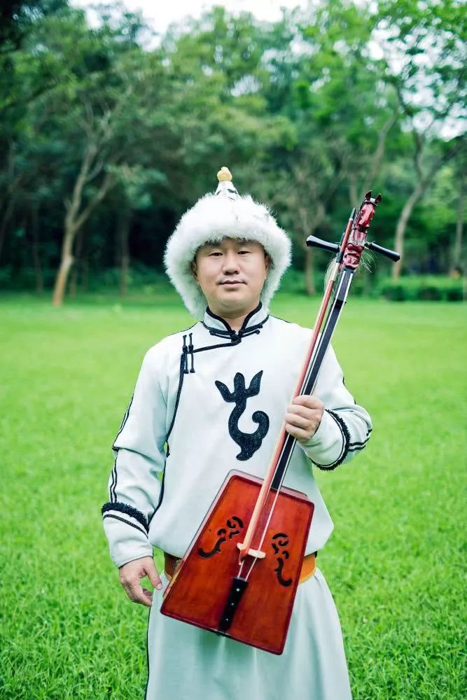 马头琴著名演奏家哈布尔带来草原灵魂乐声,悠扬飘荡.