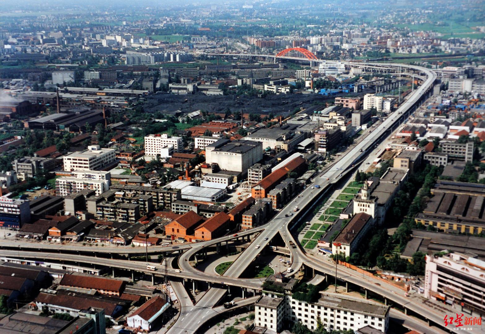 大量航拍老照片首次公开70年巨变成都这些地方你认得出吗