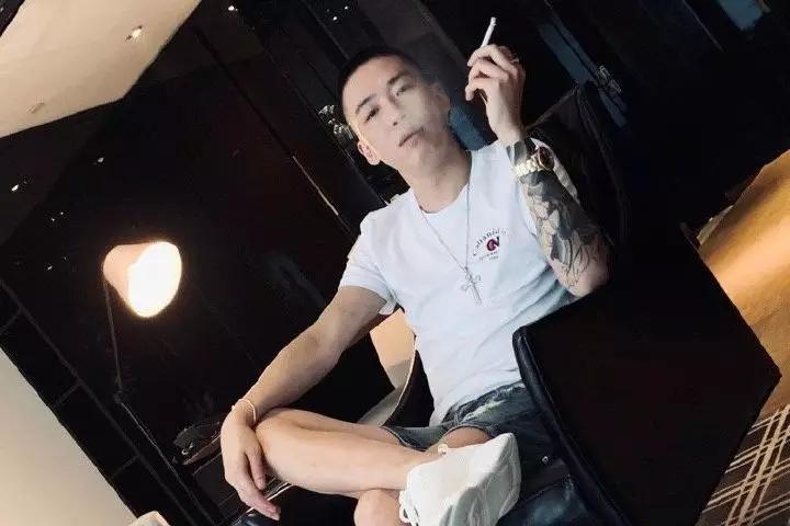 刘一手yy开播牌牌琦居然也前来捧场还豪刷大额礼物药水哥和斗鱼女主播