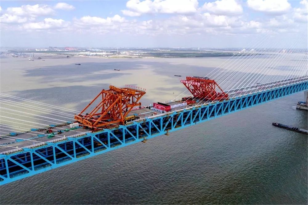 2018年9月28日沪通长江大桥主塔封顶