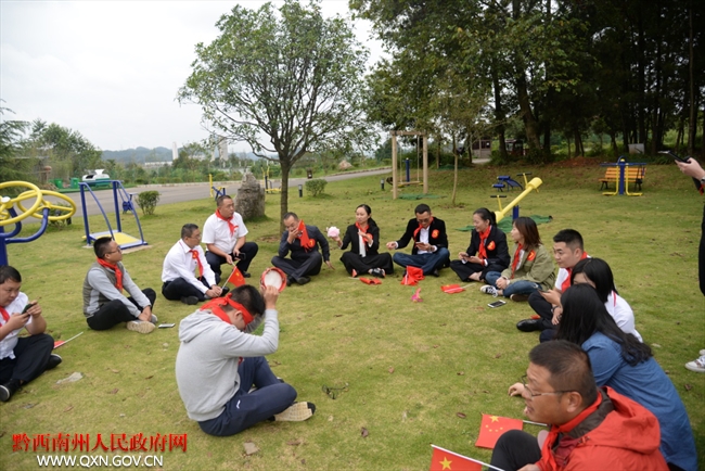 (击鼓传花,参加"不忘初心,牢记使命"知识问答)(你来比划我来猜,考验