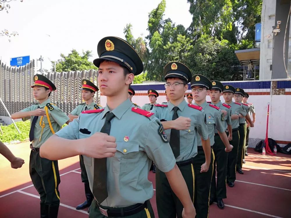 红色领航以一身戎装树青春信仰福州屏东中学国旗护卫队获评十佳国旗