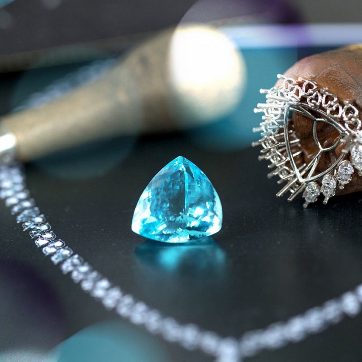 宝石交易商:有一种独特宝石,它叫帕拉伊巴碧玺_颜色