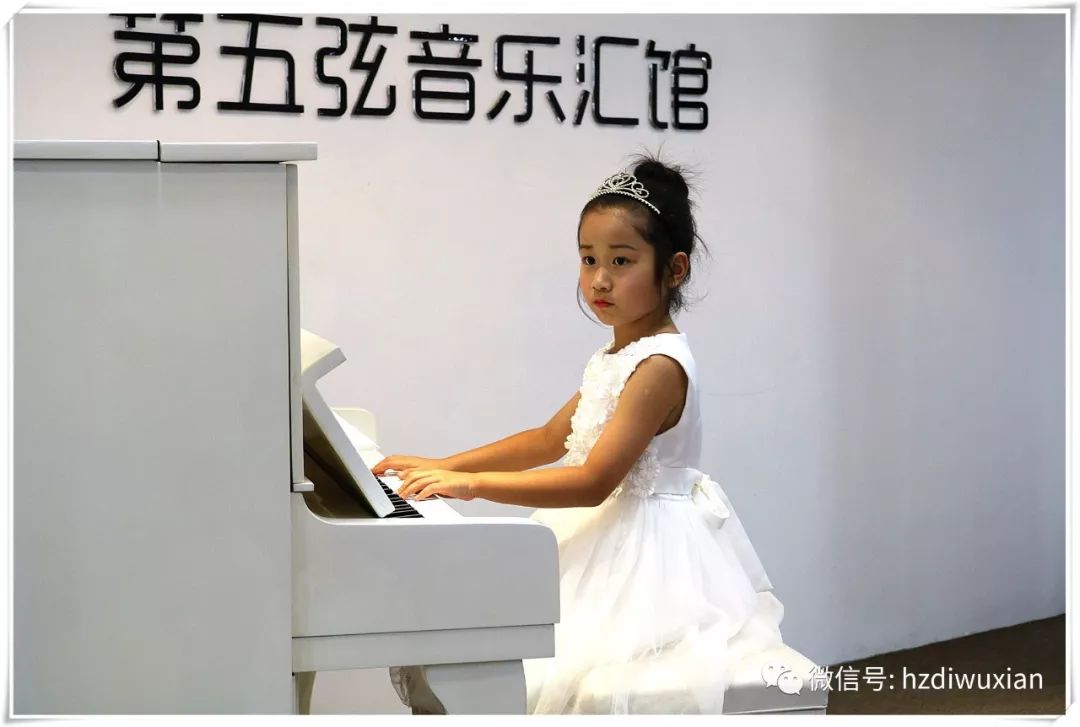 沈佳宁学习钢琴一年半,此次音乐会是以沈佳宁为主