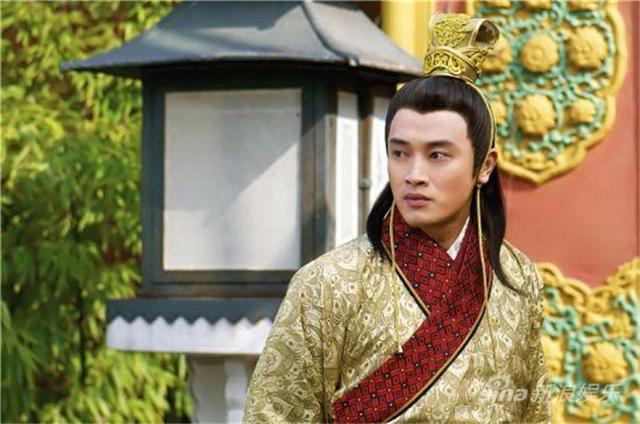 皇帝给妃子下跪,理由:讨好,建佛塔,在位7年江山没了_陈叔宝