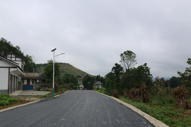 黄泥塘镇:乡村通上柏油路 村容村貌大改观