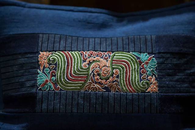 深山集市山青水绣专场纵使山高谷深我愿为你盛装而来