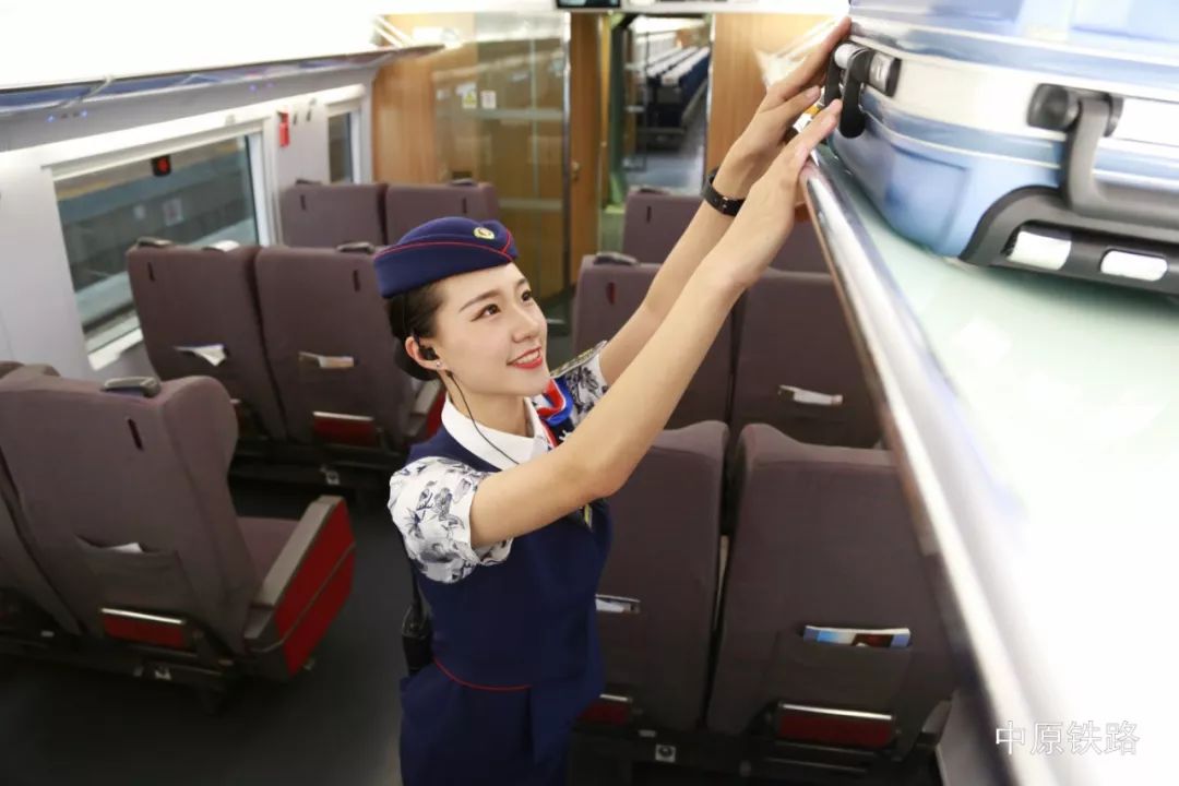 看了这么多漂亮的乘务员小姐姐你是不是hin想知道哪里可以偶遇小编才