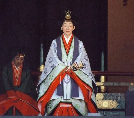 日本皇室礼服大揭秘和服vs洋装有讲究颜色背后有深意