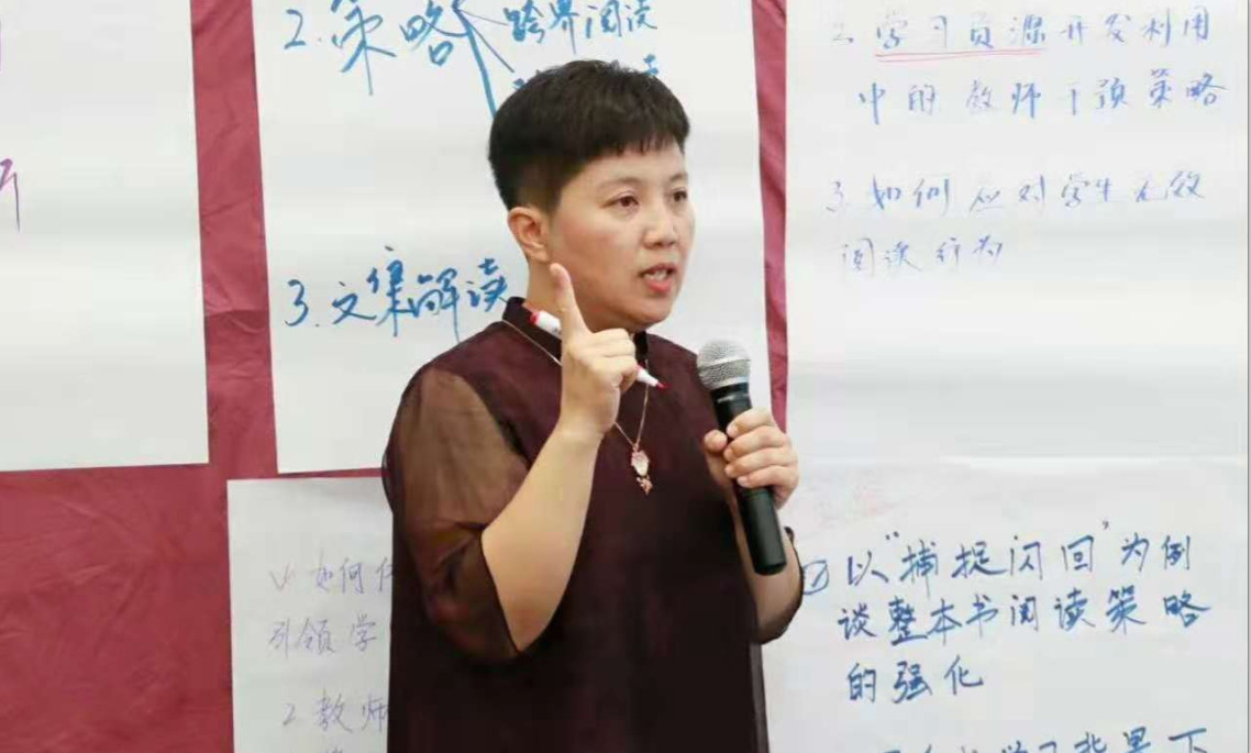 吴欣歆教授在做报告混合式学习让学生获得私人定制课程的权利记 者