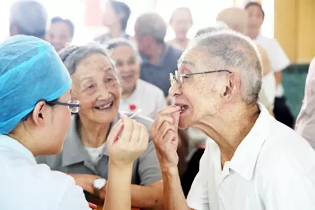 今天你牙痛了吗爱牙日老年人护牙知识学起来