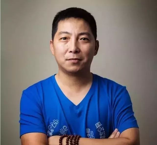 01阿里-蔡景现蔡景现,一个更广为人知的名字是--"多隆".