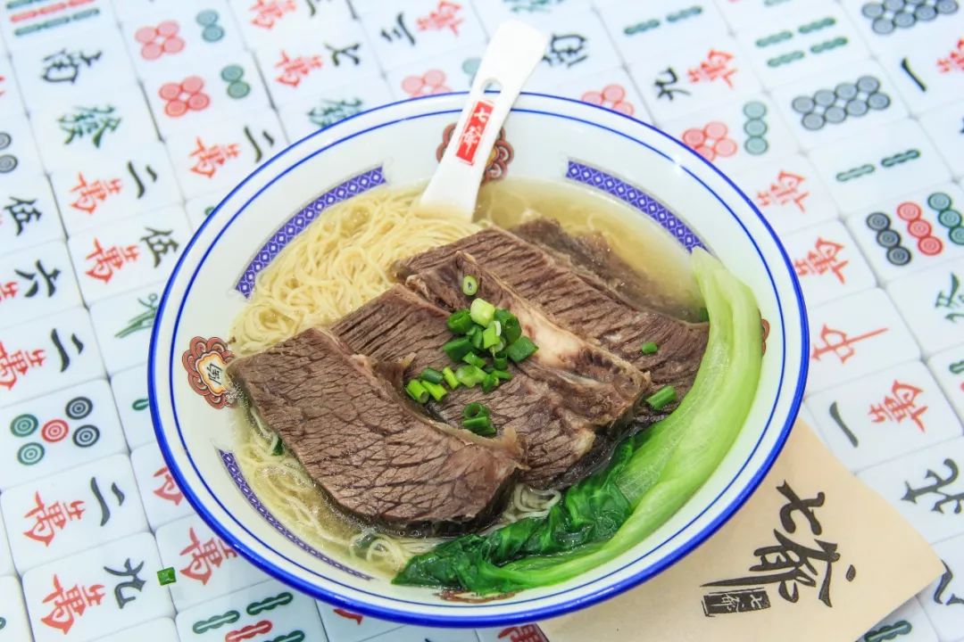 日售500碗▎陈小春的网红店七爷清汤腩杀到新会就凭1碗清汤牛腩面火了