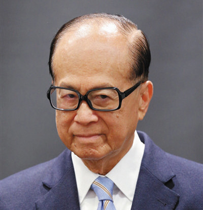 李嘉诚把香港围了一个城又把触手伸向英国却移民加拿大