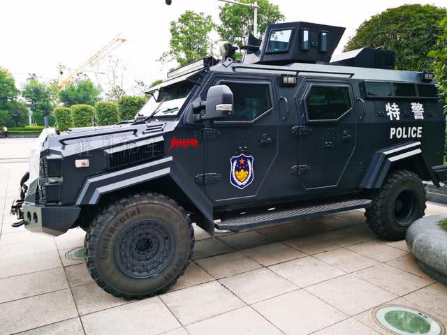 福特基因!超硬派改装特种suv「剑齿虎」