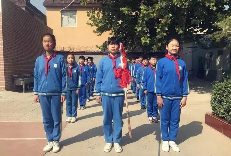 丛台区蓝天小学举行我的中国梦主题升旗活动