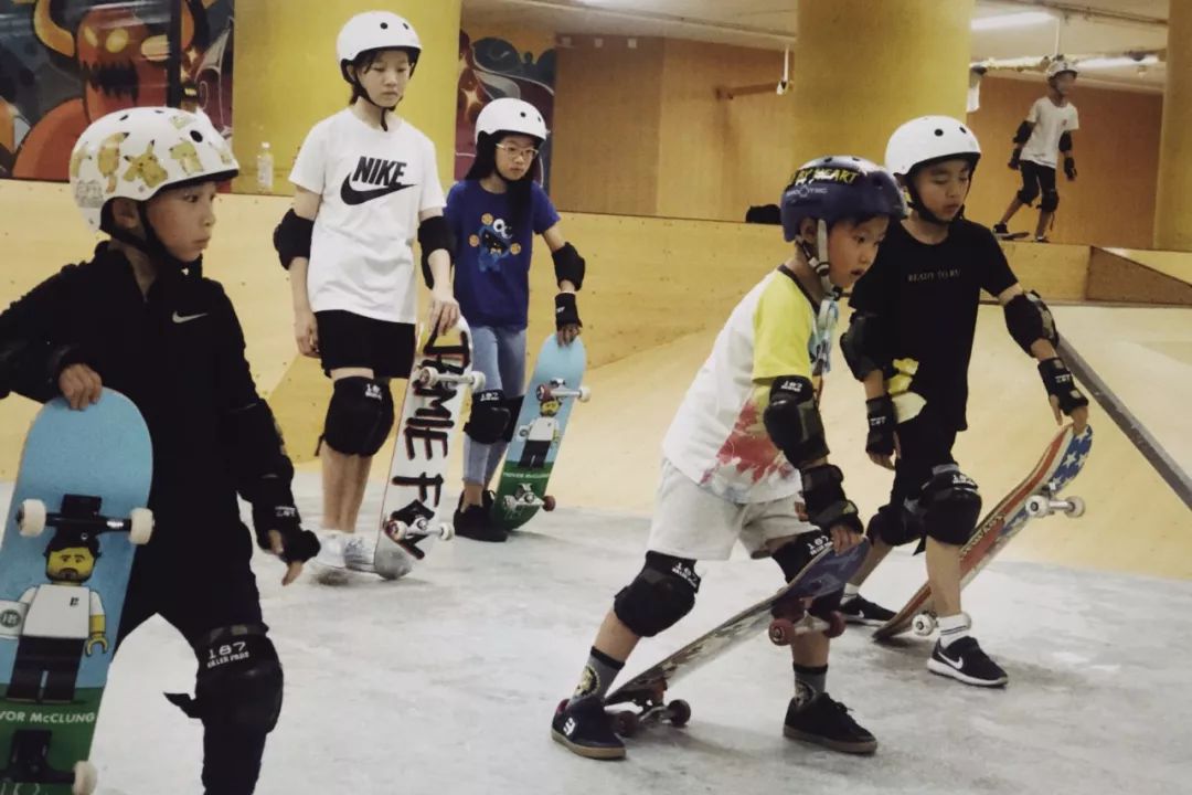 零基础儿童滑板课这个十一假期不如来玩滑板吧