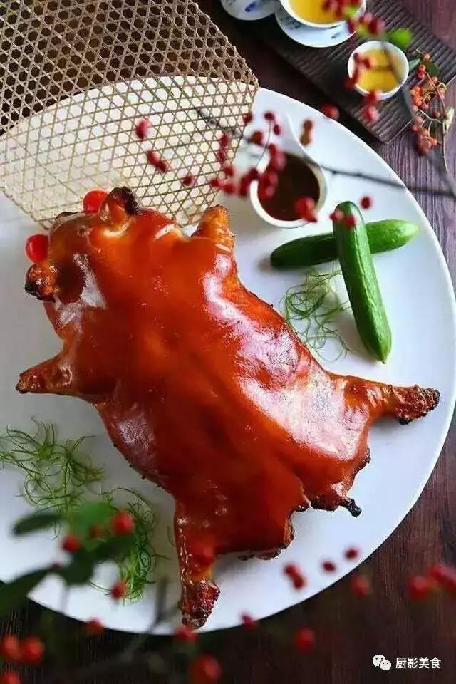 广东名菜大赏_乳猪