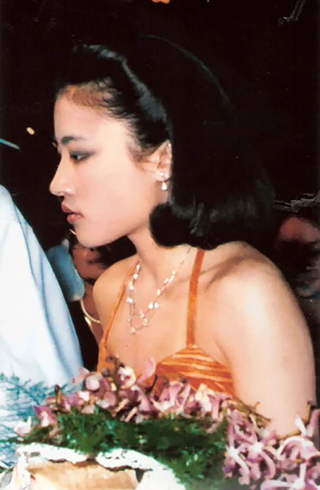 不爱贵族不看出身盘点67岁泰国国王的5任妻子一个比一个美